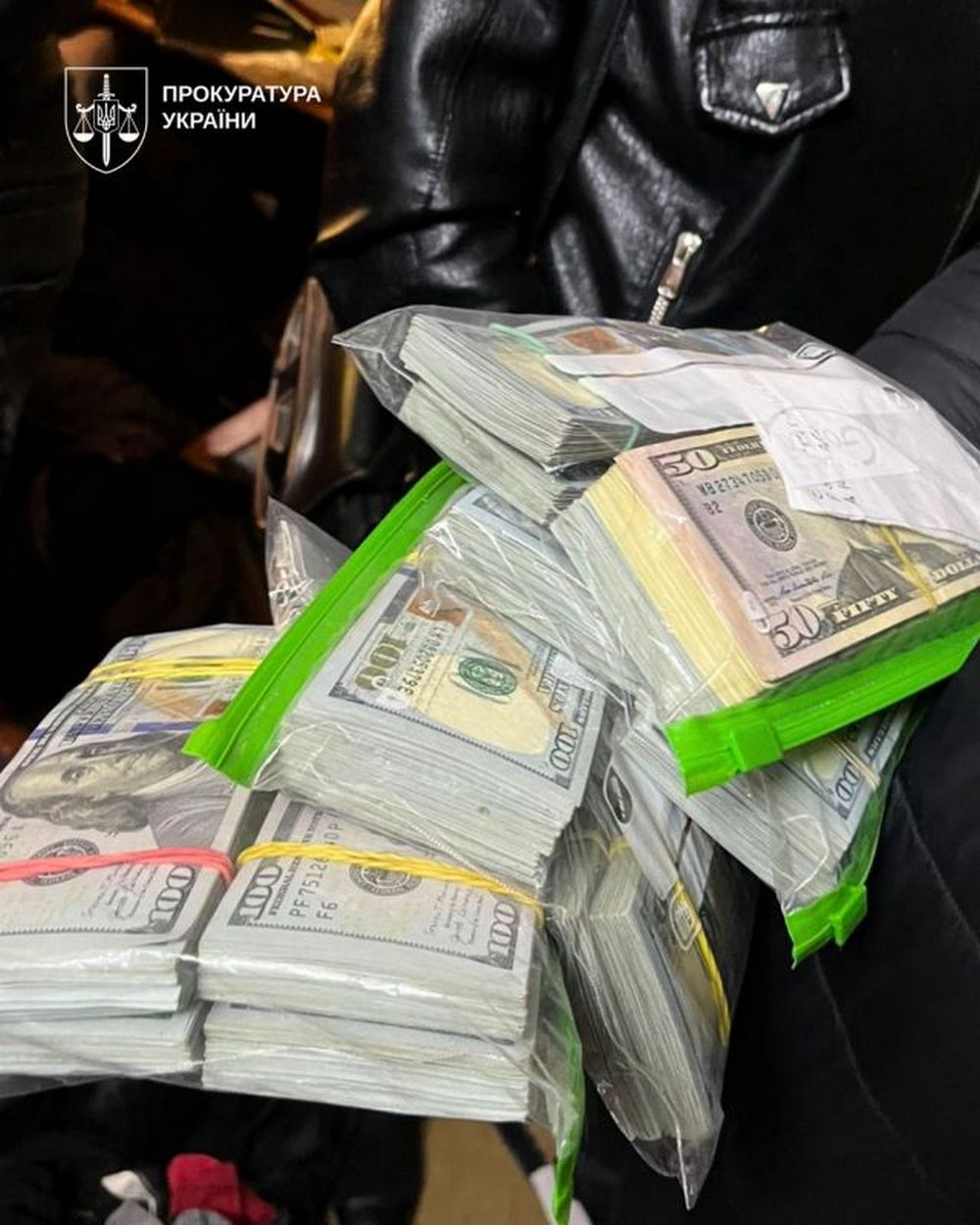 Затримано голову ВЛК на Закарпатті – у нього вдома знайшли 11 мільйонів готівкою в різній валюті