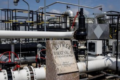 Росія зупинить транзит нафти до Німеччини через “Дружбу” – Reuters