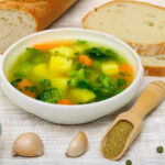 Рецепт дня: «Дієтичний суп із заморожених овочів та рису»