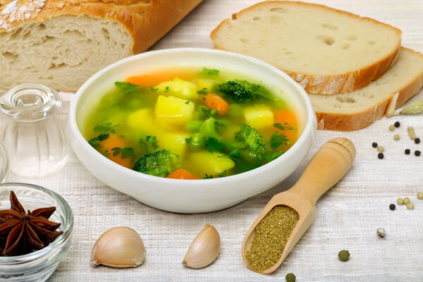 Рецепт дня: «Дієтичний суп із заморожених овочів та рису»