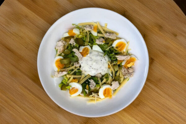 Рецепт дня: «Салат з куркою і солоними огірками»