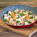 Рецепт дня: «Курка з гарбузом та грибами у вершках»