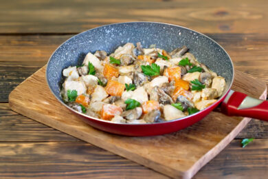 Рецепт дня: «Курка з гарбузом та грибами у вершках»