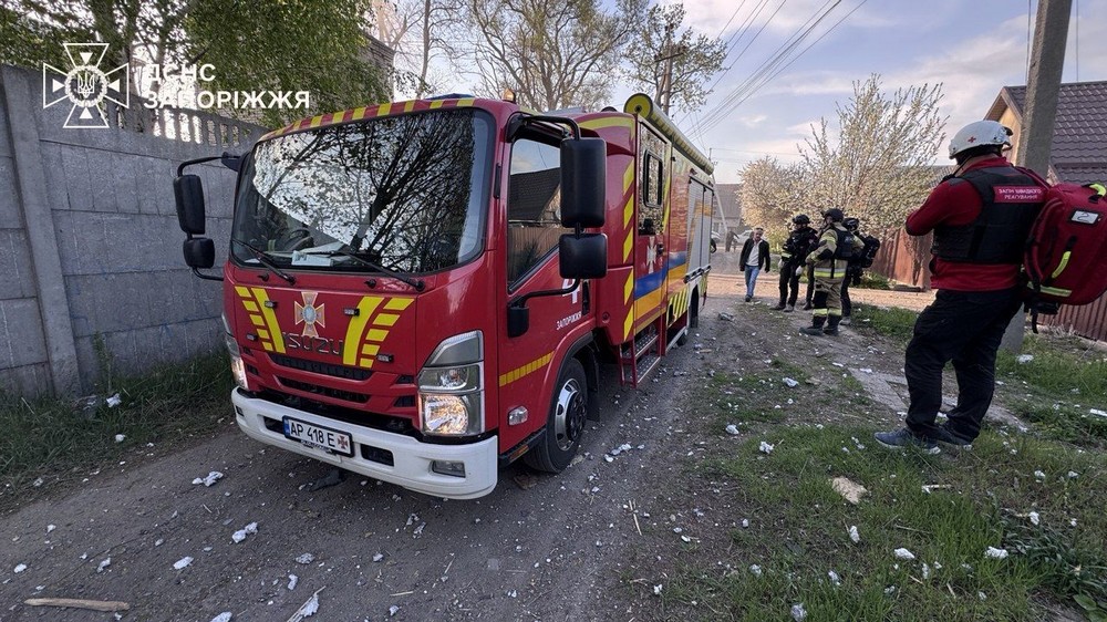 Загиблий  і багато поранених, серед них дитина,  удари по транспорту, енергетиці, портовій інфраструктурі: нічна масована повітряна атака 17 квітня (все, що відомо)