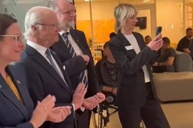 Король Швеції сьогодні в Україні аплодував Захиснику із Запоріжжя (відео)