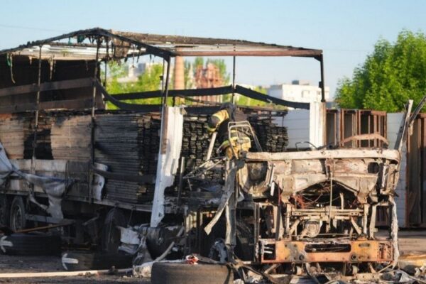 Є поранені і руйнування, горіли автівки: масована нічна повітряна атака 25 травня – все, що відомо (фото)