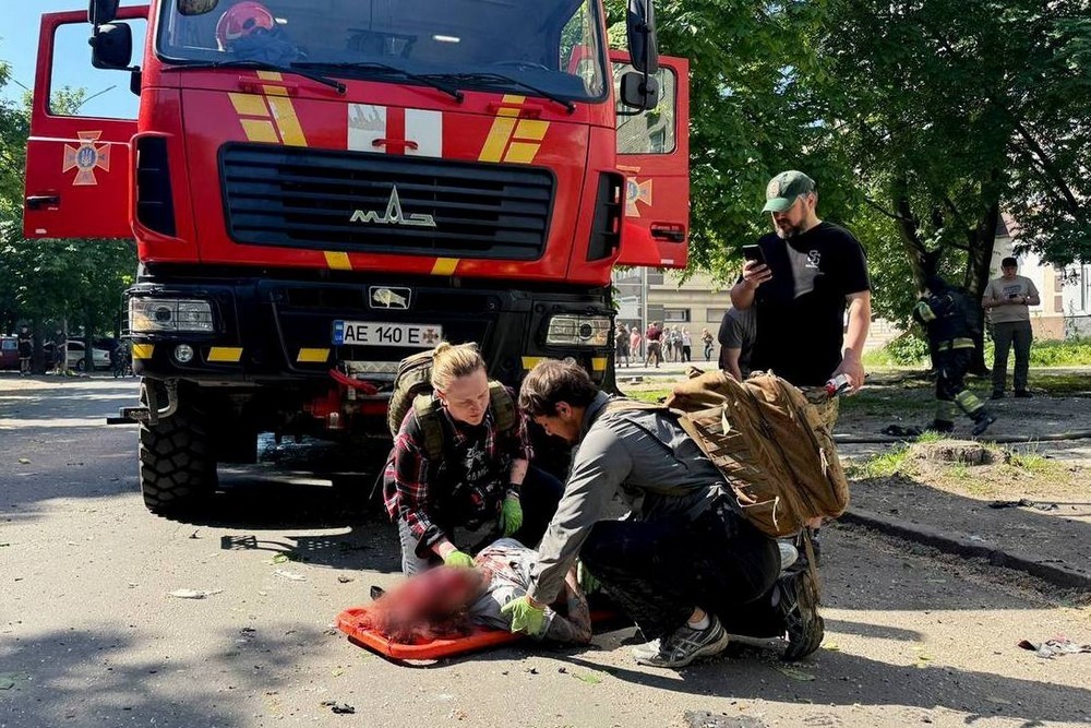 Масові жертви на вулицях українських міст: сьогодні Дергачі, Павлоград, Краматорськ, вчора – Богодухів… Терор росії триває (фото) 1 Масові жертви на вулицях українських міст: сьогодні Дергачі, Павлоград, Краматорськ, вчора – Богодухів… Терор росії триває (фото)