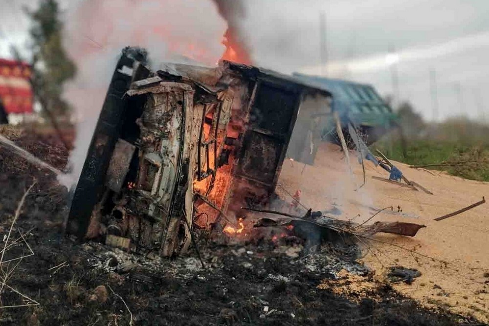 Є вбиті і багато поранених, удари по автобусу, ринку, вантажівці з зерном, порту: нічна повітряна атака 3 травня – все, що відомо (фото, відео) 1 Є вбиті і багато поранених, удари по автобусу, ринку, вантажівці з зерном, порту: нічна повітряна атака 3 травня – все, що відомо (фото, відео)