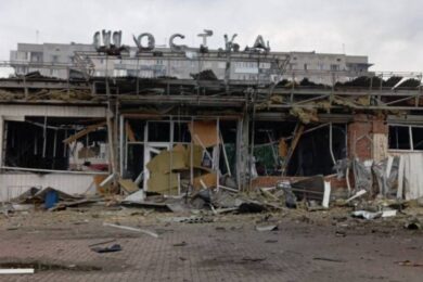 Знищено вокзал, є поранені, під ударом медзаклад, підприємства: масована нічна повітряна атака 30 травня – все, що відомо (фото, відео)