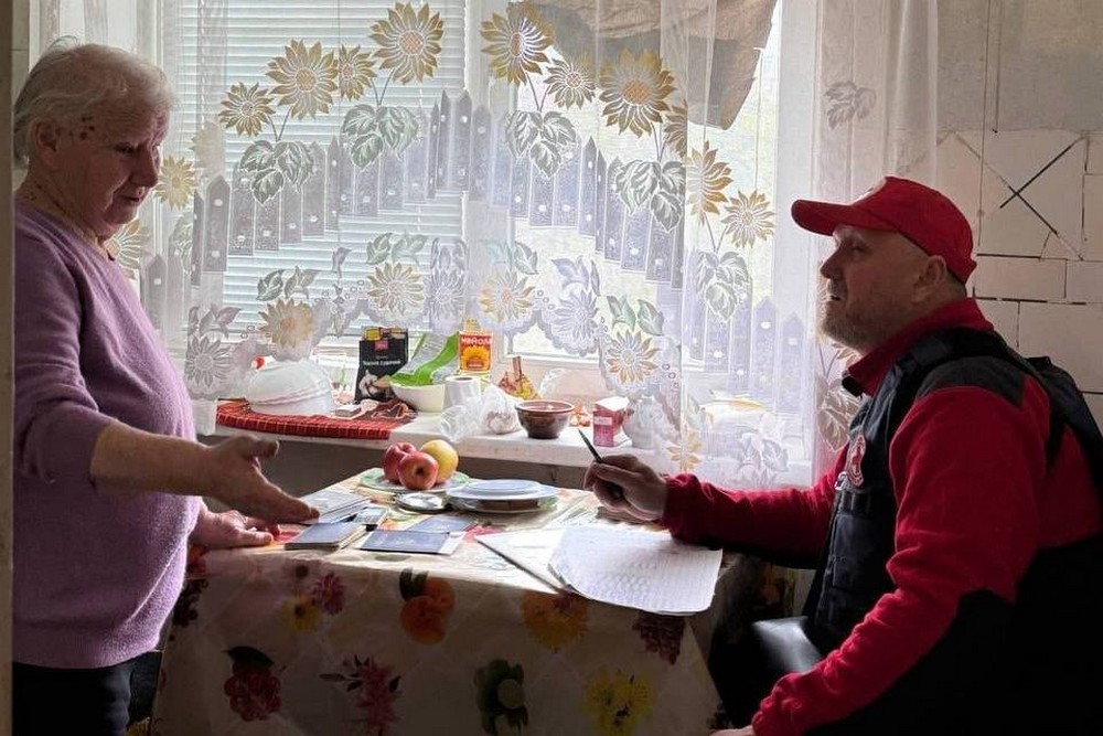 Гуманітарна допомога у Херсоні від Червоного Хреста: що отримують люди (фото)