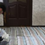 Уся підлога встелена грошима: учасники