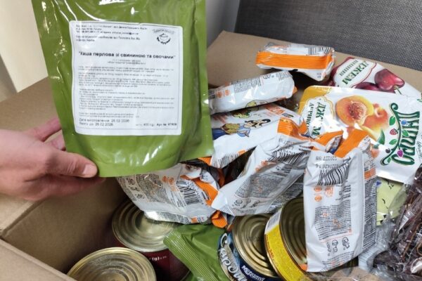 Видають продуктові набори ВПО у Дніпрі: що у них, хто і як може отримати (фото)