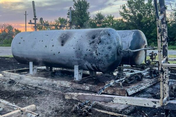 Є жертва і поранені, горіли резервуари з газом: нічна повітряна атака 21 травня – все, що відомо (фото, відео)