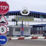 Виїзд за кордон по-новому: для кого спростили правила, що змінилося