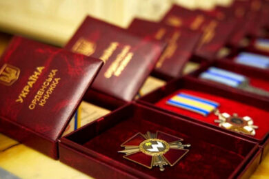 Пенсія за особливі заслуги перед Україною: хто може отримати, як призначається