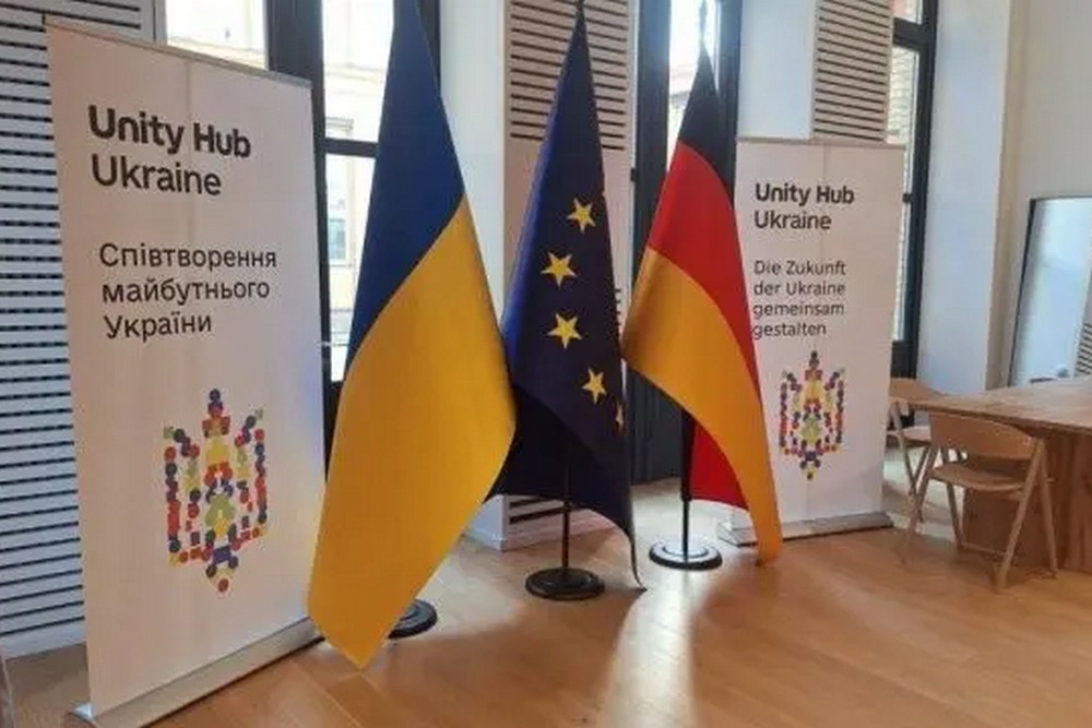 Центр єдності у Берліні прийняв перших 500 українців: яку допомогу отримують люди