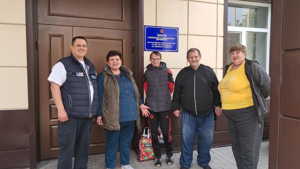 Евакуація на Запоріжжі через постійні обстріли прифронтових населених пунктів. Допомогу бажаючим виїхати пропонують благодійники. Розповідаємо про це.