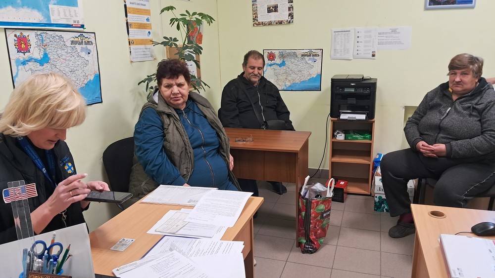 Евакуація на Запоріжжі через постійні обстріли прифронтових населених пунктів. Допомогу бажаючим виїхати пропонують благодійники. Розповідаємо про це.