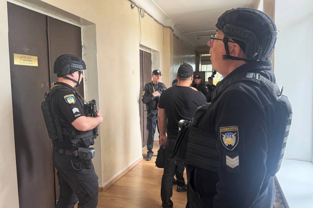 У міській раді на Кіровоградщині сталася стрілянина, є поранений – що відомо 1 У міській раді на Кіровоградщині сталася стрілянина, є поранений – що відомо