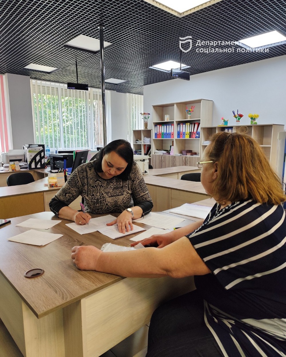 Видають продуктові набори ВПО у Дніпрі: що у них, хто і як може отримати