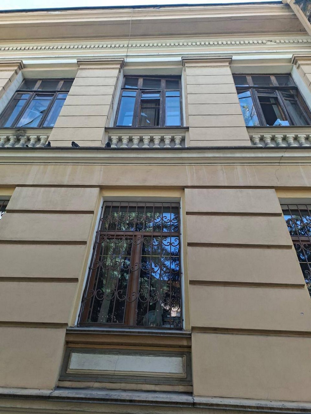 Будинок Зеленського і Міндича, будівля Уряду і низка провідних культурних інституцій постраждали сьогодні у Києві під час атаки (фото) (3)