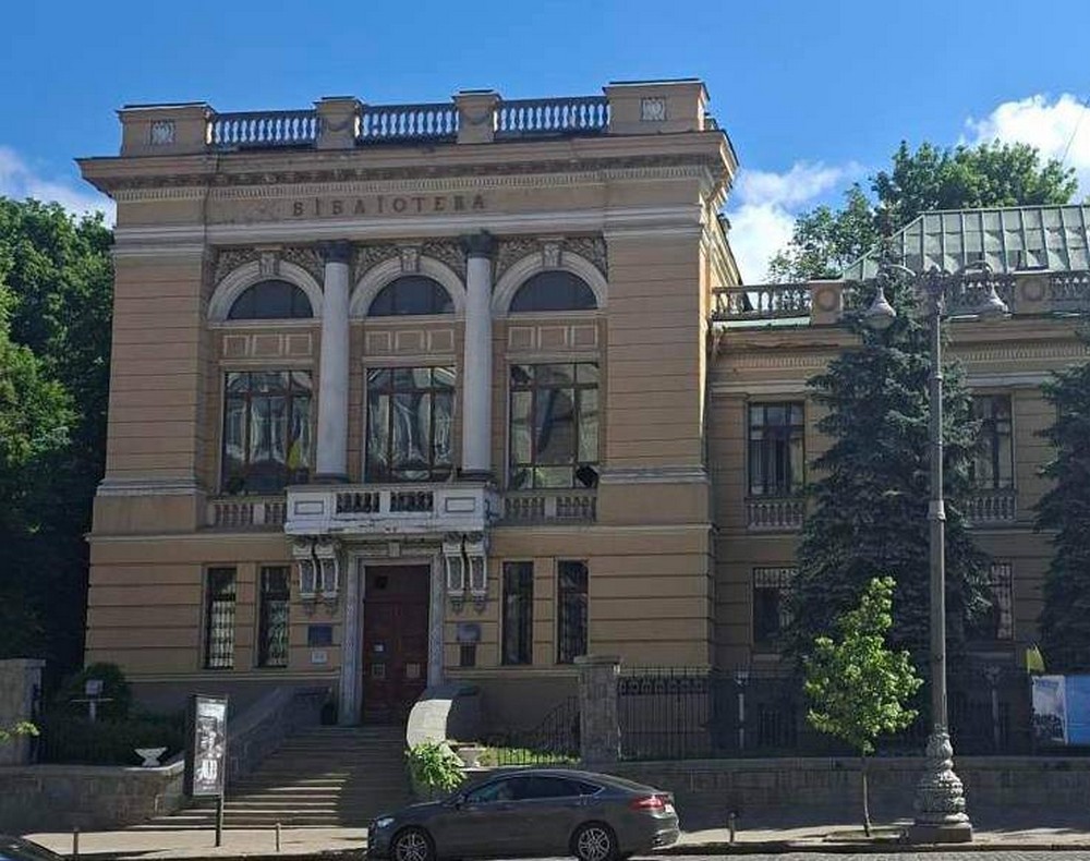 Будинок Зеленського і Міндича, будівля Уряду і низка провідних культурних інституцій постраждали сьогодні у Києві під час атаки (фото) (5)