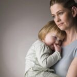 Грошова допомога одиноким матерям – чи враховується компенсація за “пакунок малюка” до сукупного доходу для її призначення
