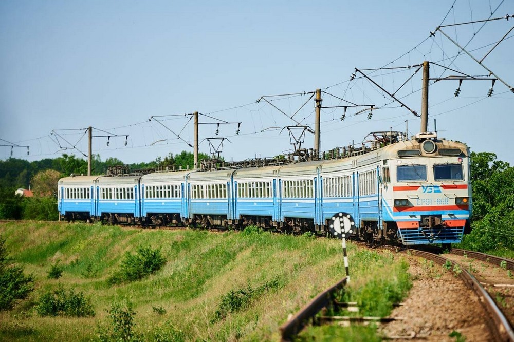 УЗ запустила онлайн-продаж квитків на приміські потяги по всій країні