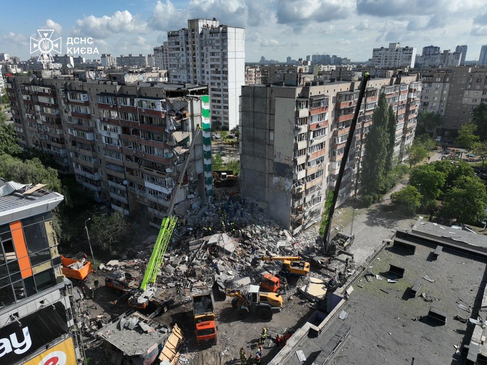 Після 800 ще 700, є жертви, десятки постраждалих, серед них немовля: нічна масована повітряна атака 14 травня – все, що відомо (фото, відео) 1 Після 800 ще 700, є жертви, десятки постраждалих, серед них немовля: нічна масована повітряна атака 14 травня – все, що відомо (фото, відео)