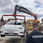 Вилучені автомобілі та багато готівки: поліція провела обшуки у посадовців ТЦК майже по всій Україні