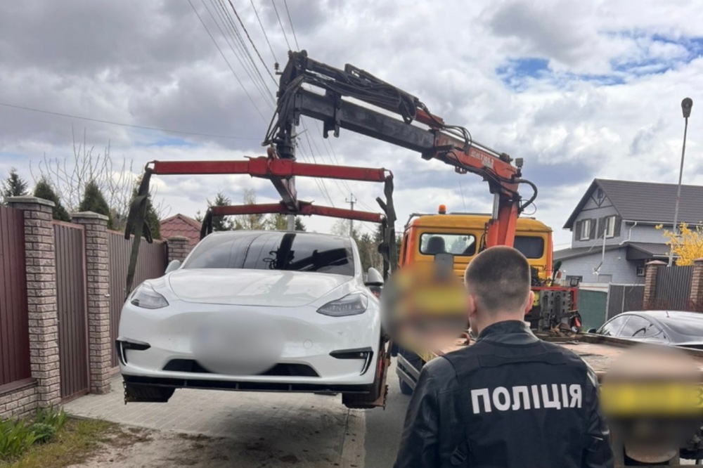 Вилучені автомобілі та багато готівки: поліція провела обшуки у посадовців ТЦК майже по всій Україні 1 Вилучені автомобілі та багато готівки: поліція провела обшуки у посадовців ТЦК майже по всій Україні