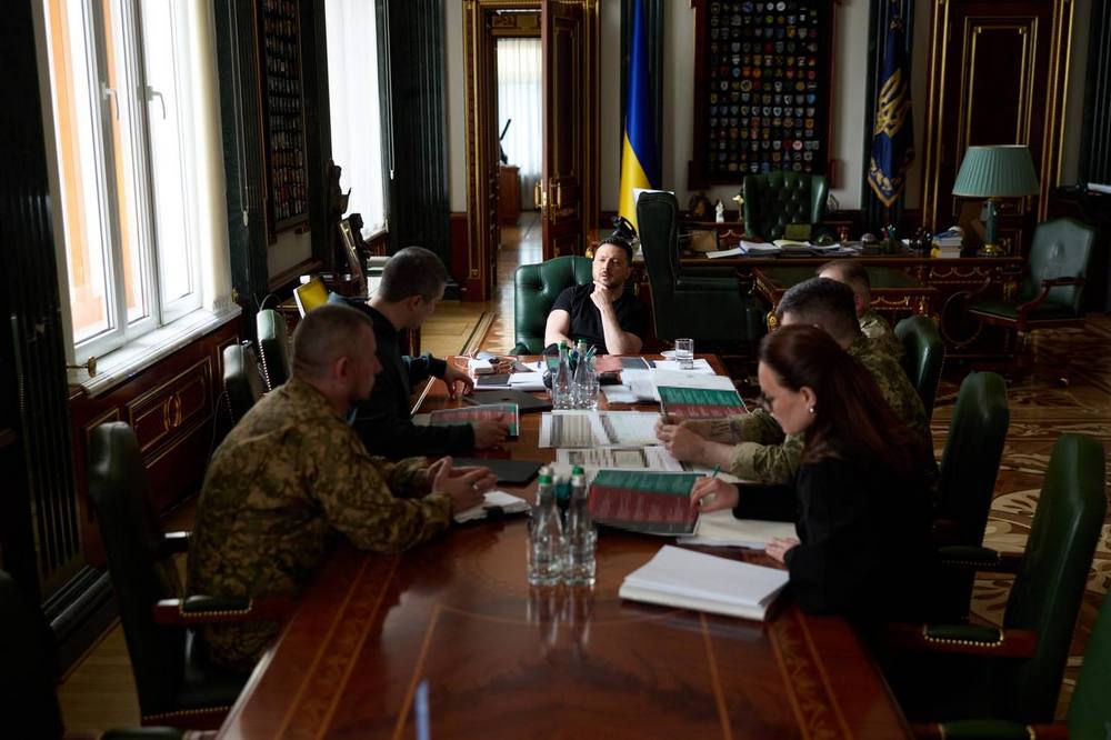 Суттєвє збільшення виплат, нові контракти, зміни у комплектації підрозділів – Зеленський анонсував реформу армії 1 Суттєвє збільшення виплат, нові контракти, зміни у комплектації підрозділів – Зеленський анонсував реформу армії