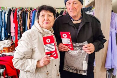 Речі безкоштовно на Хмельниччині: працює Банк одягу УЧХ (фото)