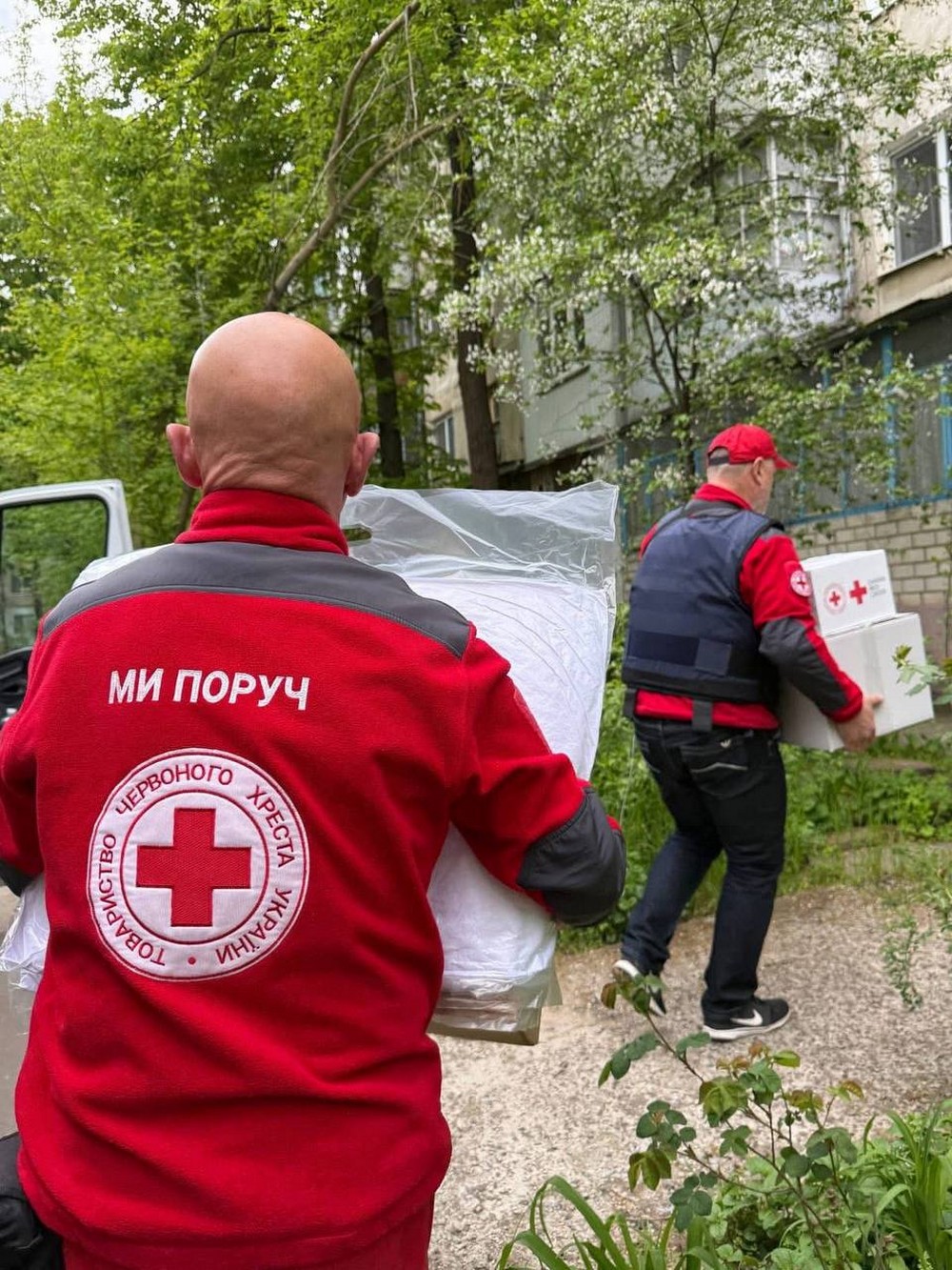 Гуманітарна допомога у Херсоні від Червоного Хреста: що отримують люди (фото)