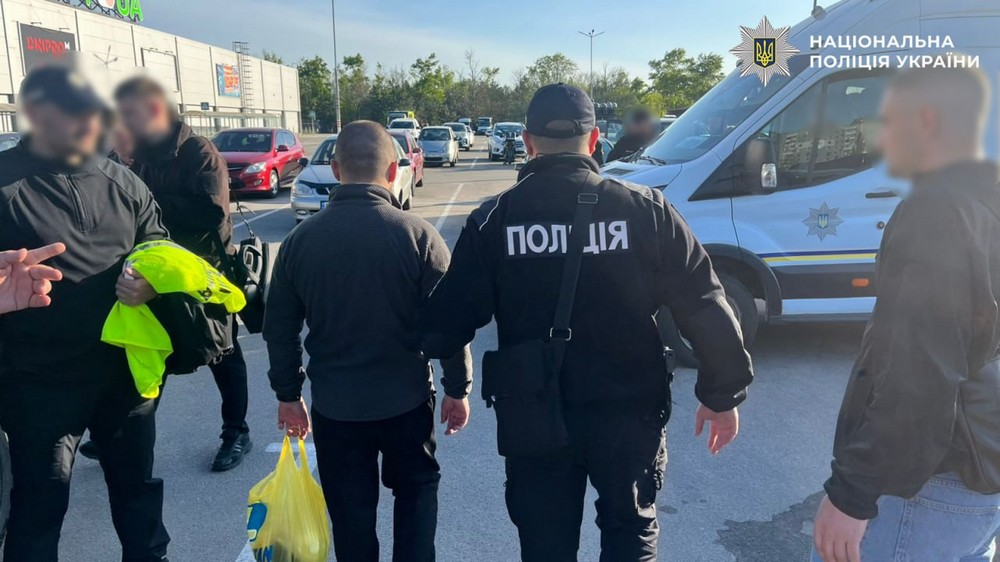 Комбат вимагав у підлеглих на Запорізькому напрямку по 200 грн щомісяця: затримано військовослужбовця (фото)