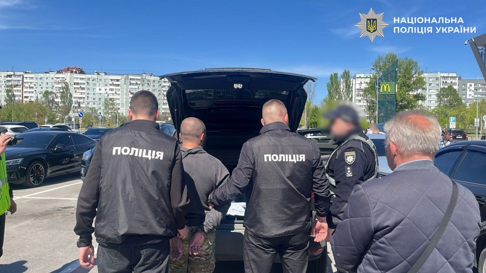 Комбат вимагав у підлеглих на Запорізькому напрямку по 200 грн щомісяця: затримано військовослужбовця (фото)