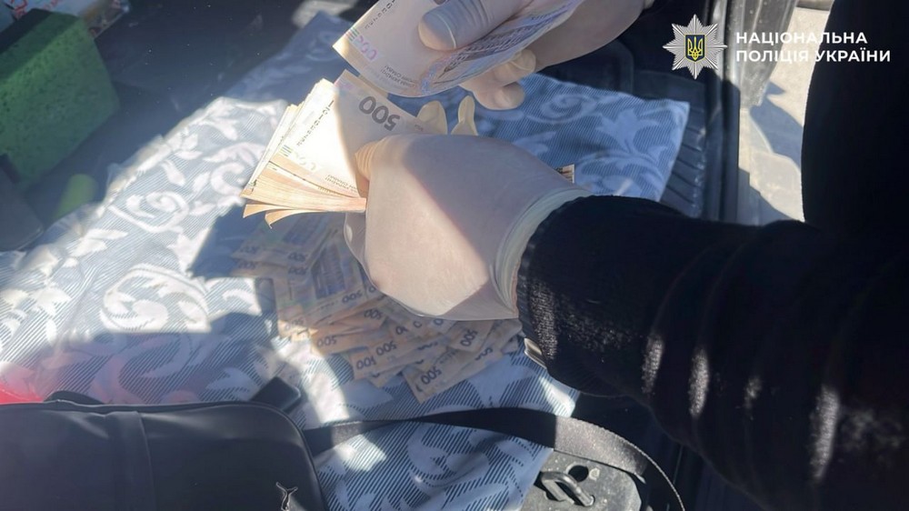 Комбат вимагав у підлеглих на Запорізькому напрямку по 200 грн щомісяця: затримано військовослужбовця (фото)
