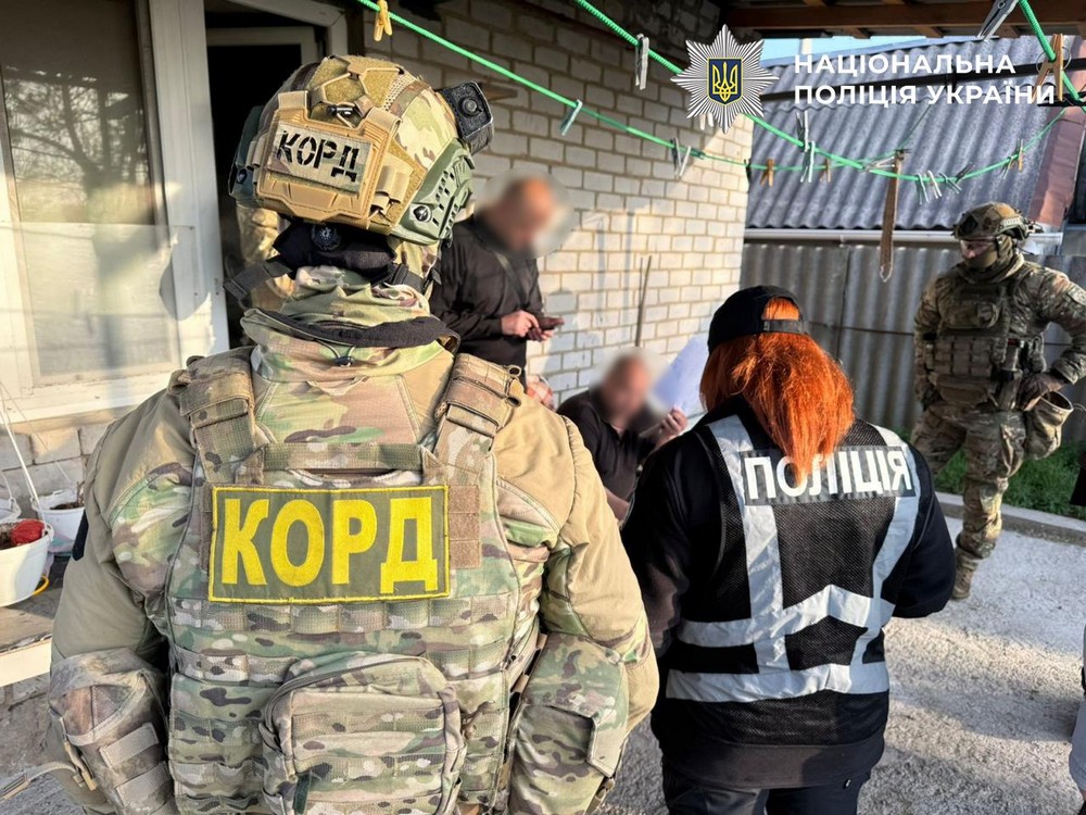 Уся підлога встелена грошима: учасники масштабної схеми у медзакладах Запоріжжя «заробили» понад 200 млн на фіктивних інвалідностях (фото, відео)