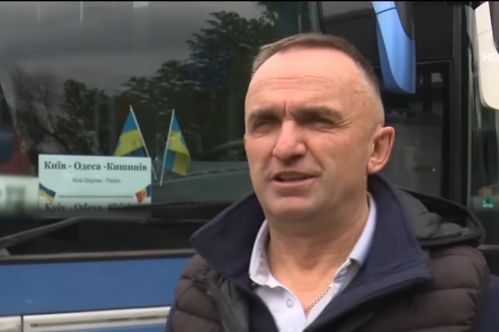 В автобусі «Кишинів–Київ» пасажирка народила дитину просто в дорозі 1 В автобусі «Кишинів–Київ» пасажирка народила дитину просто в дорозі