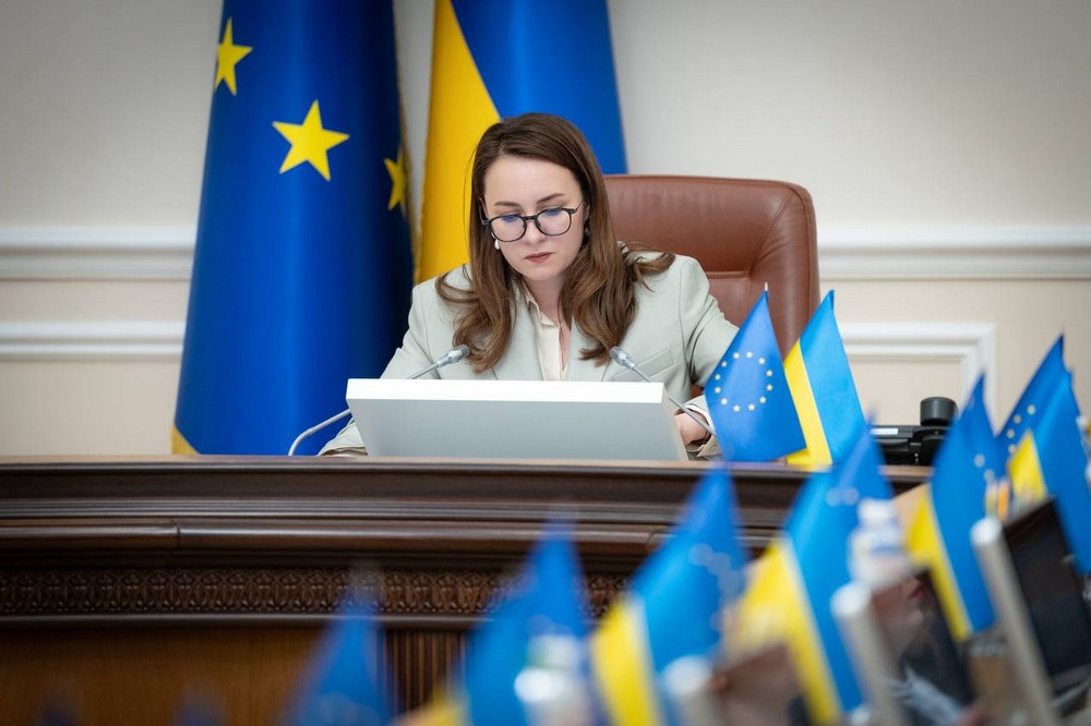 Уряд скасував обмеження на виїзд за кордон для окремої категорії жінок посадовиць 2
