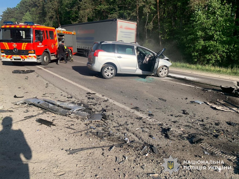 Загинули всі: моторошна ДТП на Львівщині – не розминулися Chery Tiggo і Peugeot 5008 (фото) Загинули всі: моторошна ДТП на Львівщині – не розминулися Chery Tiggo і Peugeot 5008 (фото)