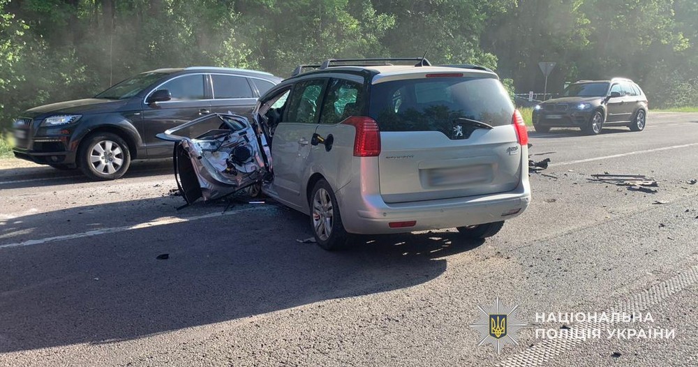 Загинули всі: моторошна ДТП на Львівщині – не розминулися Chery Tiggo і Peugeot 5008 (фото) Загинули всі: моторошна ДТП на Львівщині – не розминулися Chery Tiggo і Peugeot 5008 (фото)