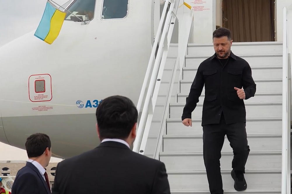 Зеленський сьогодні у Єревані: яка мета візиту (відео) 1 Зеленський сьогодні у Єревані: яка мета візиту (відео)
