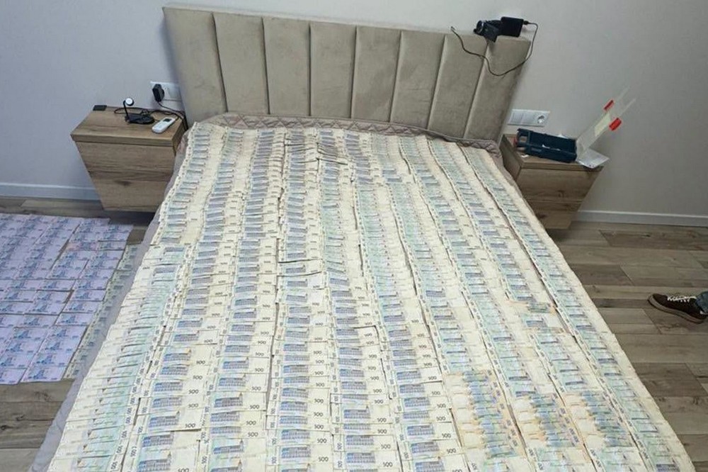 Медики вимагали гроші за лікування у пацієнтів: повідомлено про підозру трьом лікарям у Сумах (фото) 1 Медики вимагали гроші за лікування у пацієнтів: повідомлено про підозру трьом лікарям у Сумах (фото)