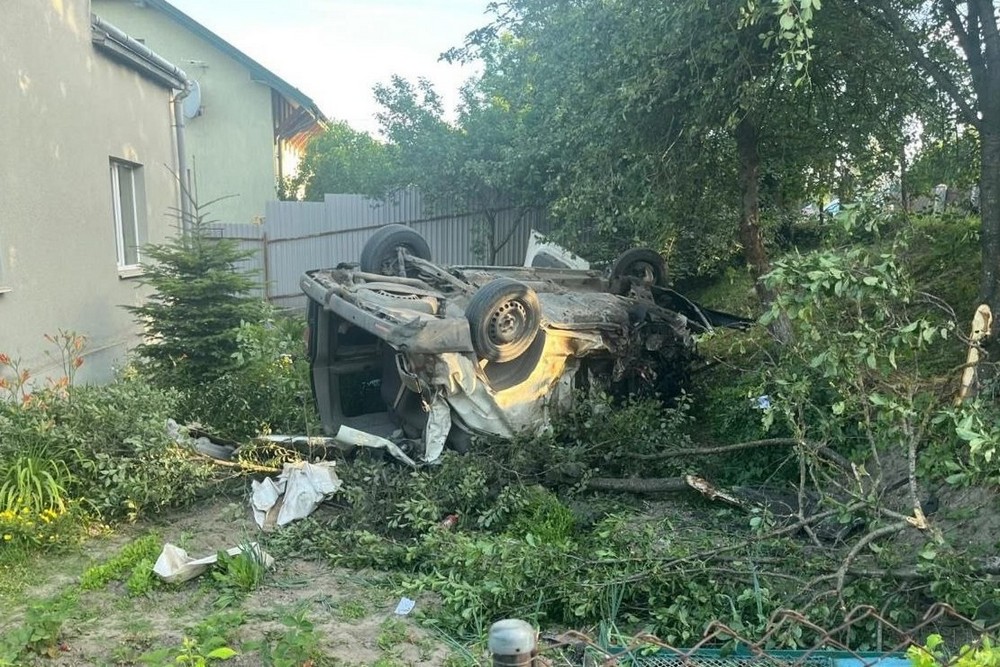 Вбив матір, тікав від поліції і скоїв смертельну ДТП: жахлива подія на Львівщині сьогодні (фото, відео)
