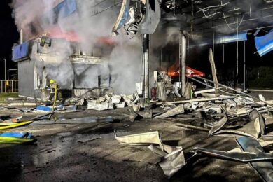 Вбиті і десятки поранених, удари по АЗС, маршрутці, підприємству: нічна повітряна атака 29 червня – все, що відомо (фото)
