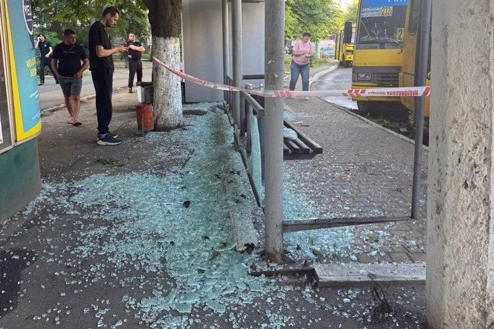 Тіло жінки під завалами, серед поранених дитина: удари по автовокзалу, зупинці, пошті, енергетиці: нічна повітряна атака 8 червня – все, що відомо (фото) 1 Тіло жінки під завалами, серед поранених дитина: удари по автовокзалу, зупинці, пошті, енергетиці: нічна повітряна атака 8 червня – все, що відомо (фото)