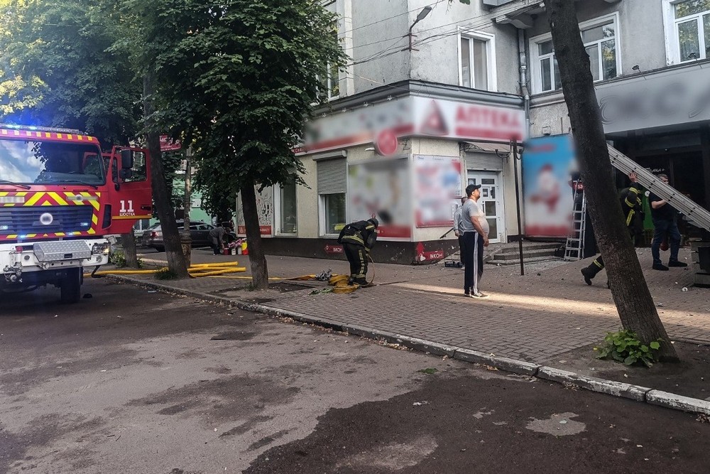 Серед поранених діти, удари біля ТЦ, по будинкам і енергетиці, масштабні пожежі: нічна повітряна атака 16 червня – все, що відомо (фото) 1 Серед поранених діти, удари біля ТЦ, по будинкам і енергетиці, масштабні пожежі: нічна повітряна атака 16 червня – все, що відомо (фото)
