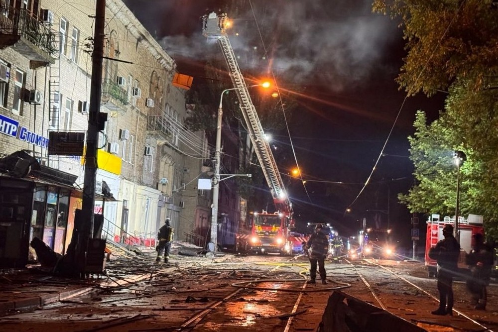 Загинули люди і коні, знищено всі АЗС у місті, удари по університету, офісному центру, пошті: нічна повітряна атака 17 червня – все, що відомо (фото) 1 повітряна атака 17 червня