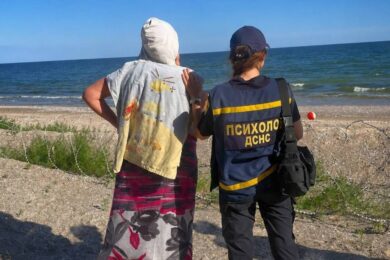 Приїхала на відпочинок з прабабусею: 11-річну дівчинку віднесло у відкрите море на Одещині